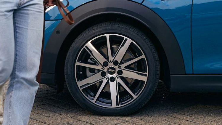 ¿Cuál es el significado de las etiquetas de los neumáticos?